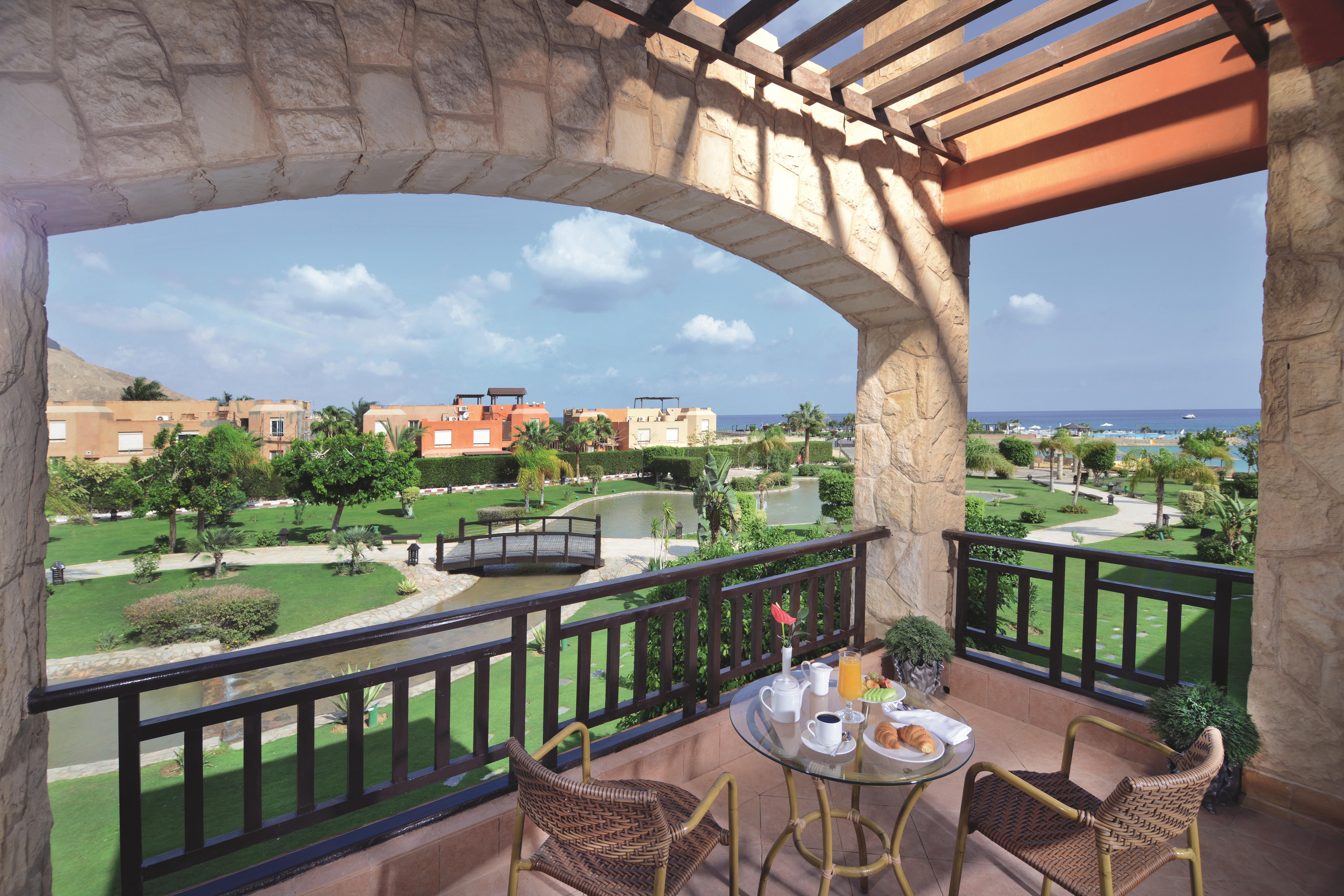 Moevenpick Resort El Sokhna Ajn Suchna Zewnętrze zdjęcie View from a balcony