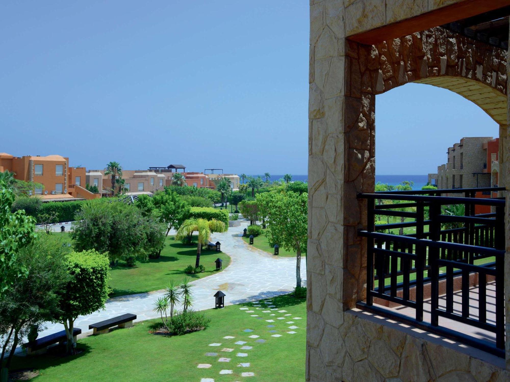 Moevenpick Resort El Sokhna Ajn Suchna Zewnętrze zdjęcie View of the campus