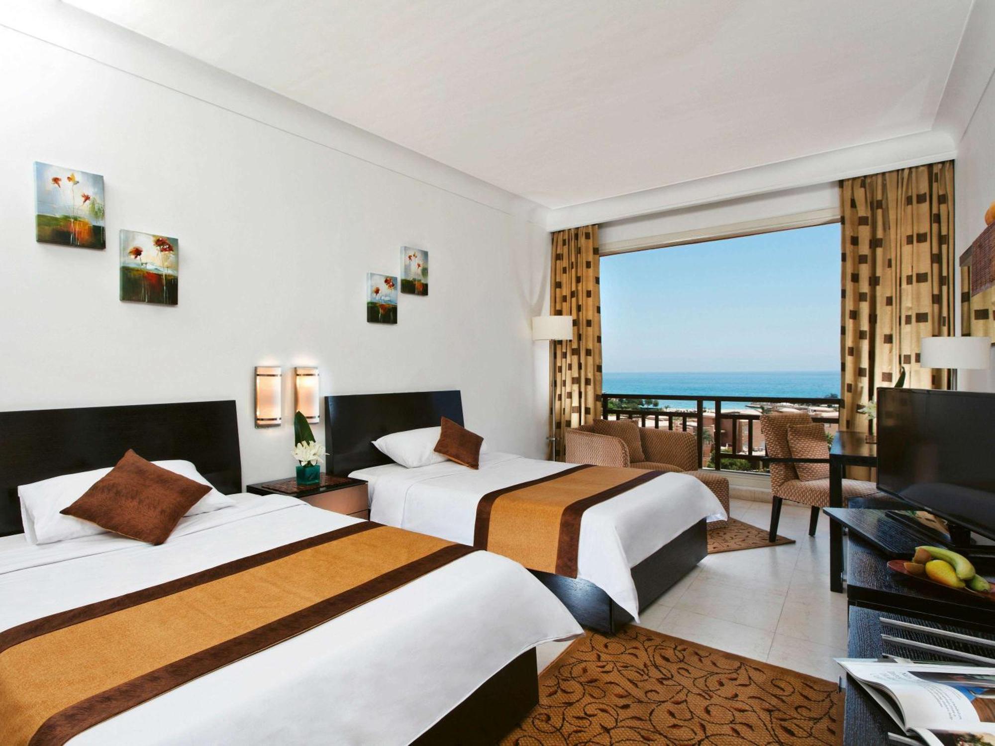 Moevenpick Resort El Sokhna Ajn Suchna Zewnętrze zdjęcie A room at the hotel