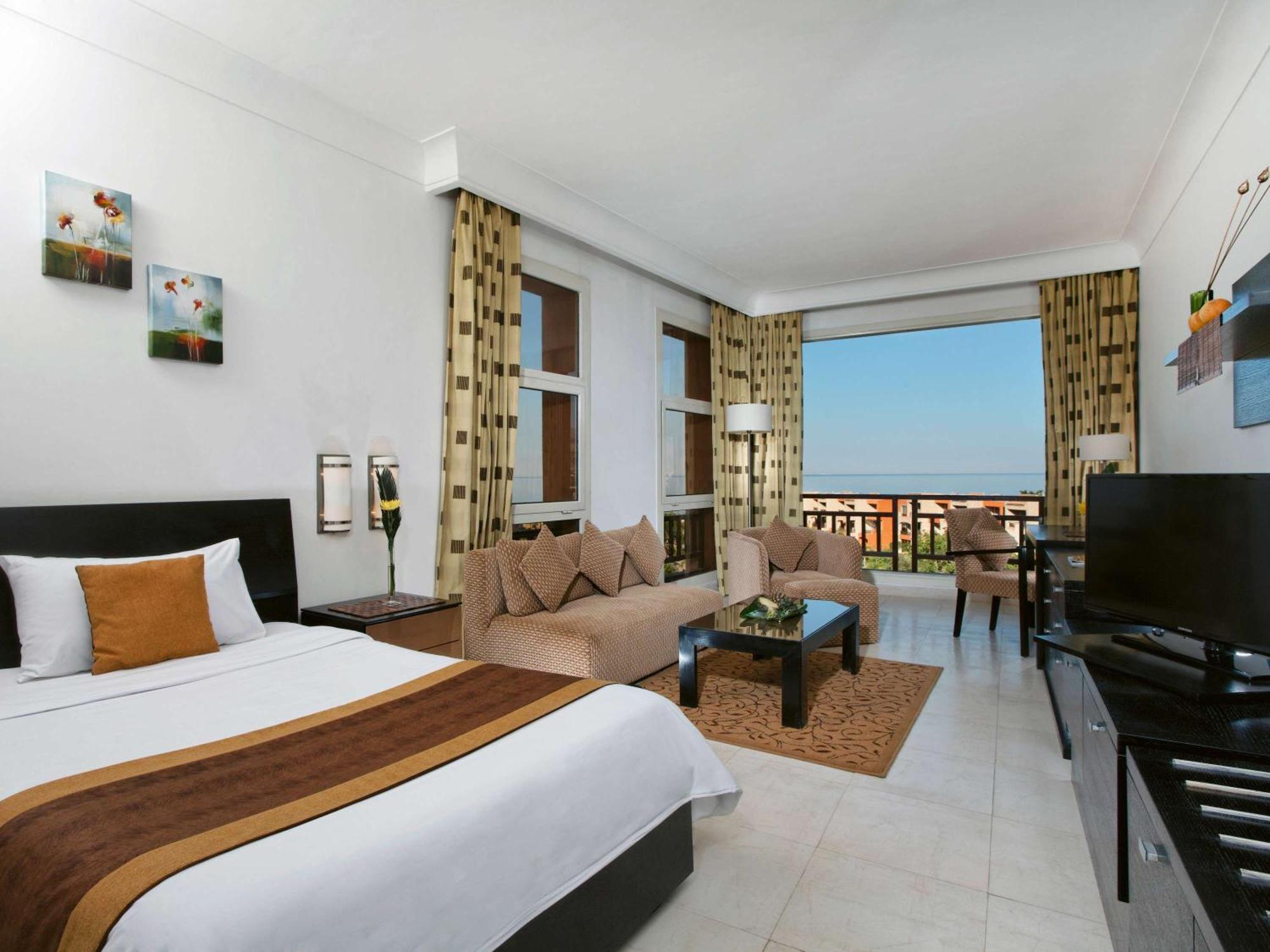 Moevenpick Resort El Sokhna Ajn Suchna Zewnętrze zdjęcie A room at the hotel