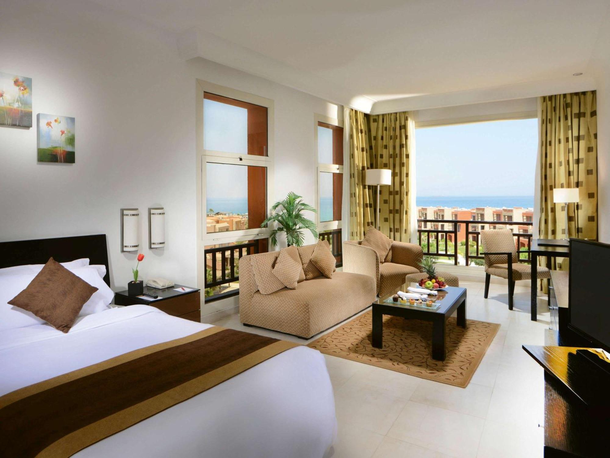 Moevenpick Resort El Sokhna Ajn Suchna Zewnętrze zdjęcie A suite at the Hilton Sharm El Sheikh