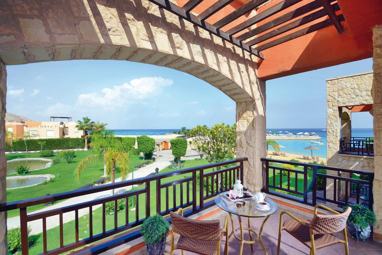 Moevenpick Resort El Sokhna Ajn Suchna Zewnętrze zdjęcie View from a balcony