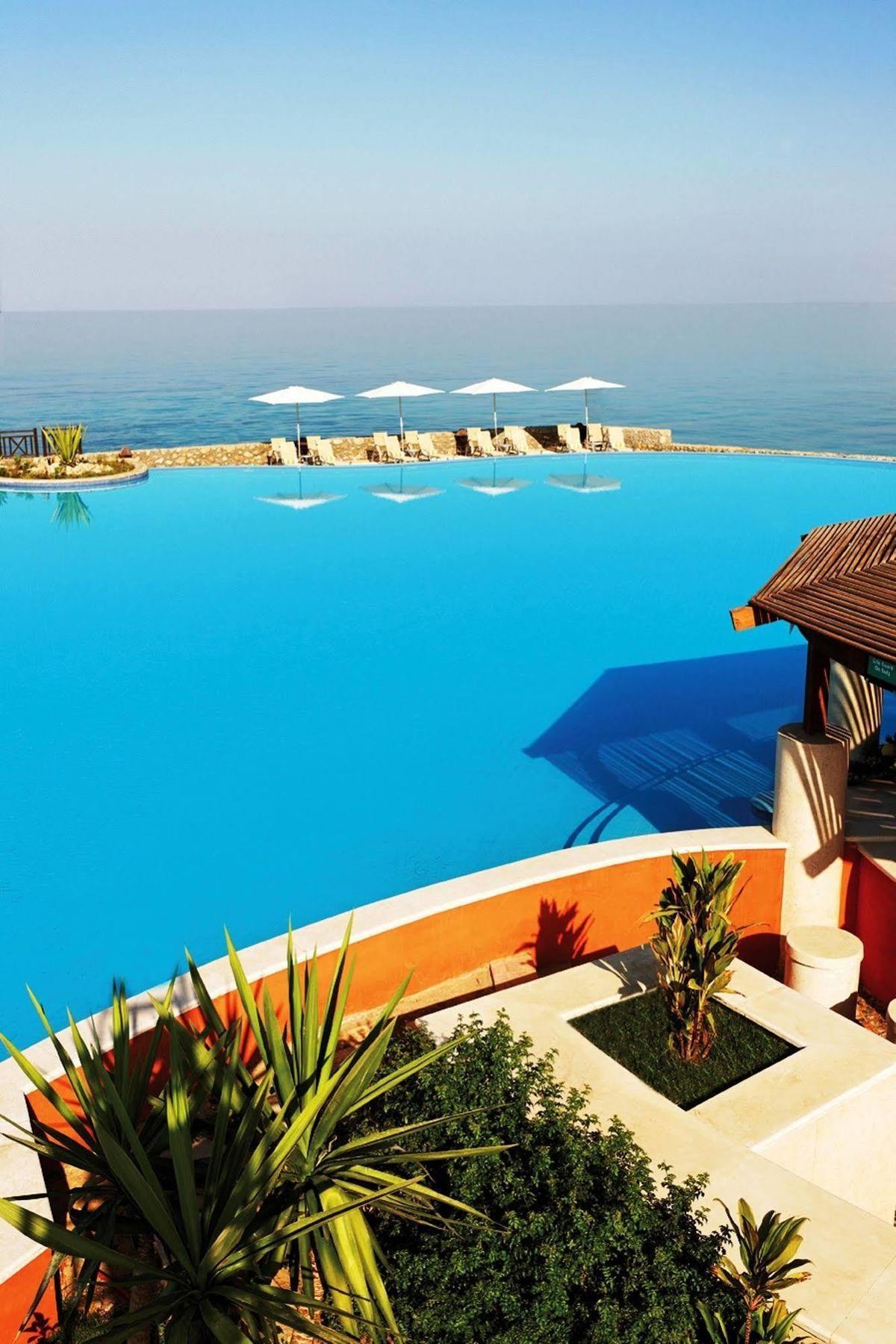 Moevenpick Resort El Sokhna Ajn Suchna Zewnętrze zdjęcie Infinity pool at the Sheraton Sharm Resort